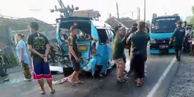 Truk Boks Tabrak Angkot di Sukalarang Sukabumi, 1 Penumpang asal Cianjur Meninggal Dunia