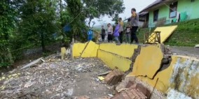 10 Hari Pasca Terdampak Pergerakan Tanah, Warga Desa Neglasari Sukabumi Minta Segera Direlokasi