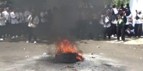 Tolak Skema PPPK Paruh Waktu, Ribuan Guru Honorer Unjuk Rasa Bakar Ban di DPRD Kabupaten Sukabumi