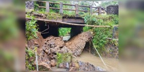 Longsor di Cikidang Sukabumi: Rumah-Masjid-Sekolah Rusak, Jembatan Tidak Bisa Dilalui Kendaraan Roda 4