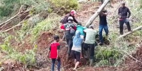 Tertimbun Longsor di Kampung Cicau Sukabumi, Suami-Istri-Anak Belum Ditemukan