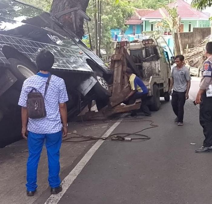 6 Hari Lalu, 2 Agustus 2024, Bus MGI Juga Tabrak Pohon Mahoni di Jalan Raya Sukabumi-Palabuhanratu