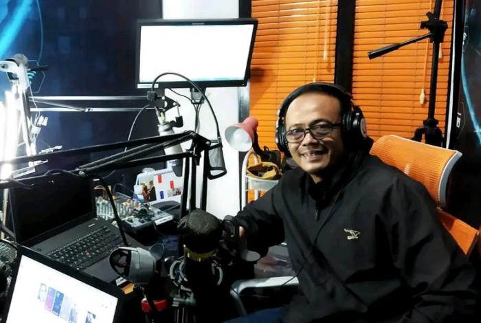 Masa Jaya Dongeng Sunda di Radio: Mendengarkan Tisna Suntara dan Andi R Djauhari di “Sempal Guyon Parahyangan"