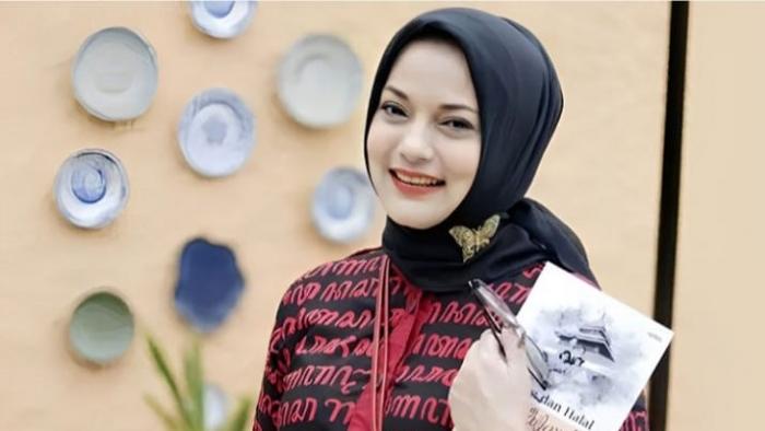 Sebulan Kurang Sepekan, Dunia Hiburan Tanah Air Kehilangan 2 Artis Perempuan