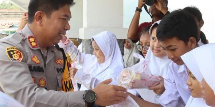 Dukung Program Pemerintah, Polres Sukabumi Berikan Makan Siang Gratis bagi Pelajar SLBN Mutiara Bahari Mandiri