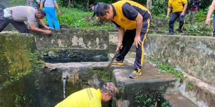 Jelang Akhir Pekan, Forkopimcam Cibadak Gelar Kegiatan Jumat Bersih di Pemandian Air Panas Sukabumi