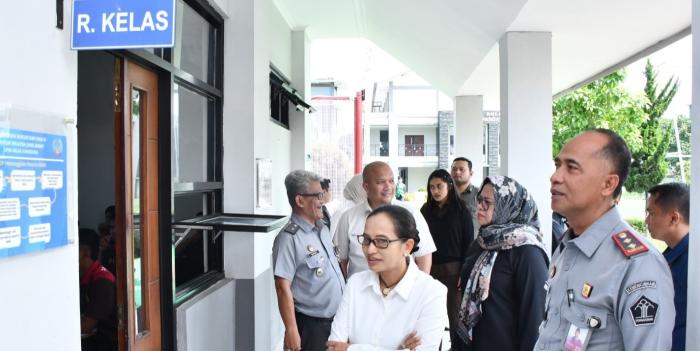 Kunjungi LPKA Kelas II Bandung, Kajati Jabar Minta Anak-Anak Rehabilitas Tidak Patah Semangat