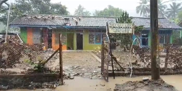 Potret Getir SDN Cijaksa Tegalbuleud Sukabumi: Nyaris Ambruk Terdampak Banjir