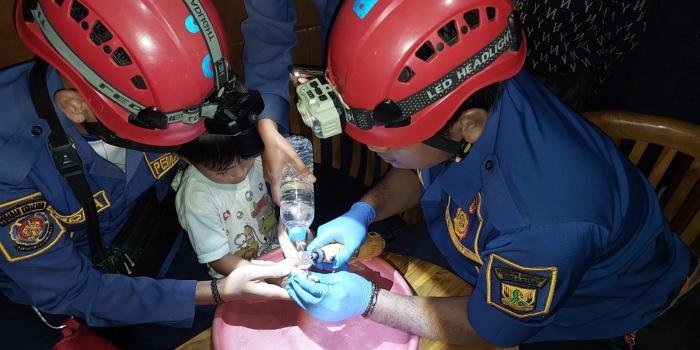 Benda Mirip Cincin Terlilit di Jari Anak Lelaki 3 Tahun, Lepas Berkat Petugas Rescue Damkar Kabupaten Sukabumi